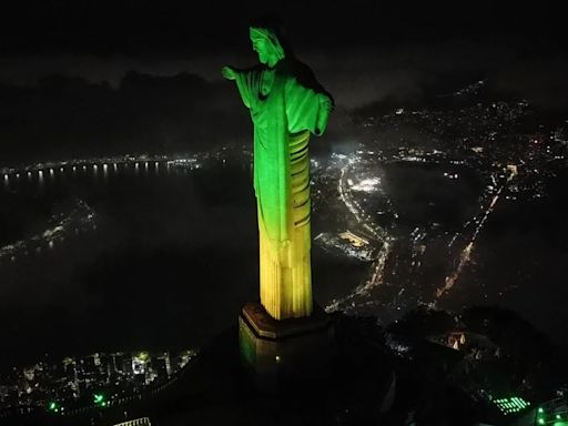 El Cristo Redentor se viste de la Canarinha para recordar los 30 años del tetracampeonato