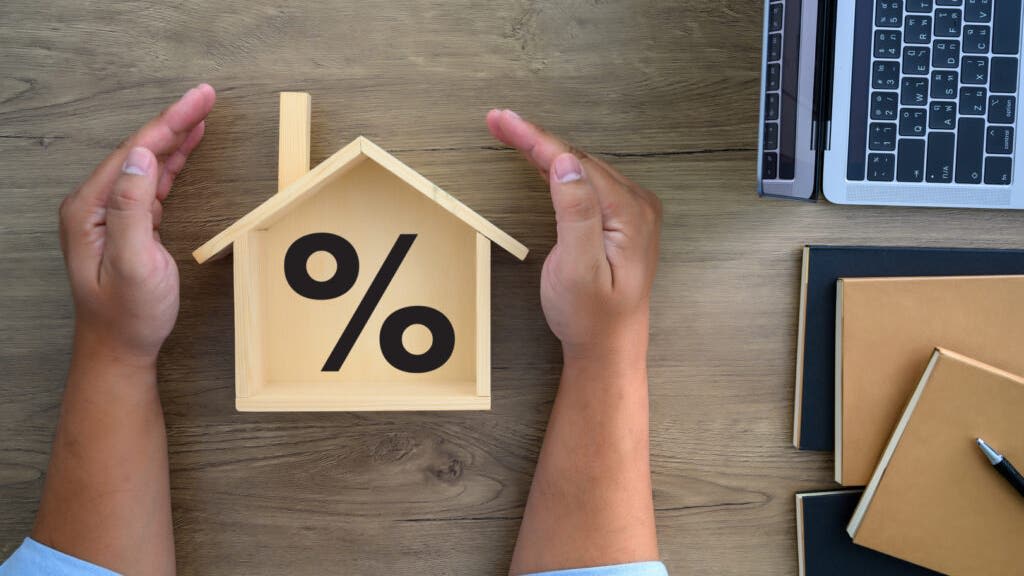 Falling Inflation in April Paves Way For Possible Mortgage Rate Reduction