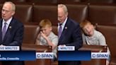 美國議員演說 可愛「錯重點」爆紅 6歲仔扮鬼臉「Daddy有解釋」