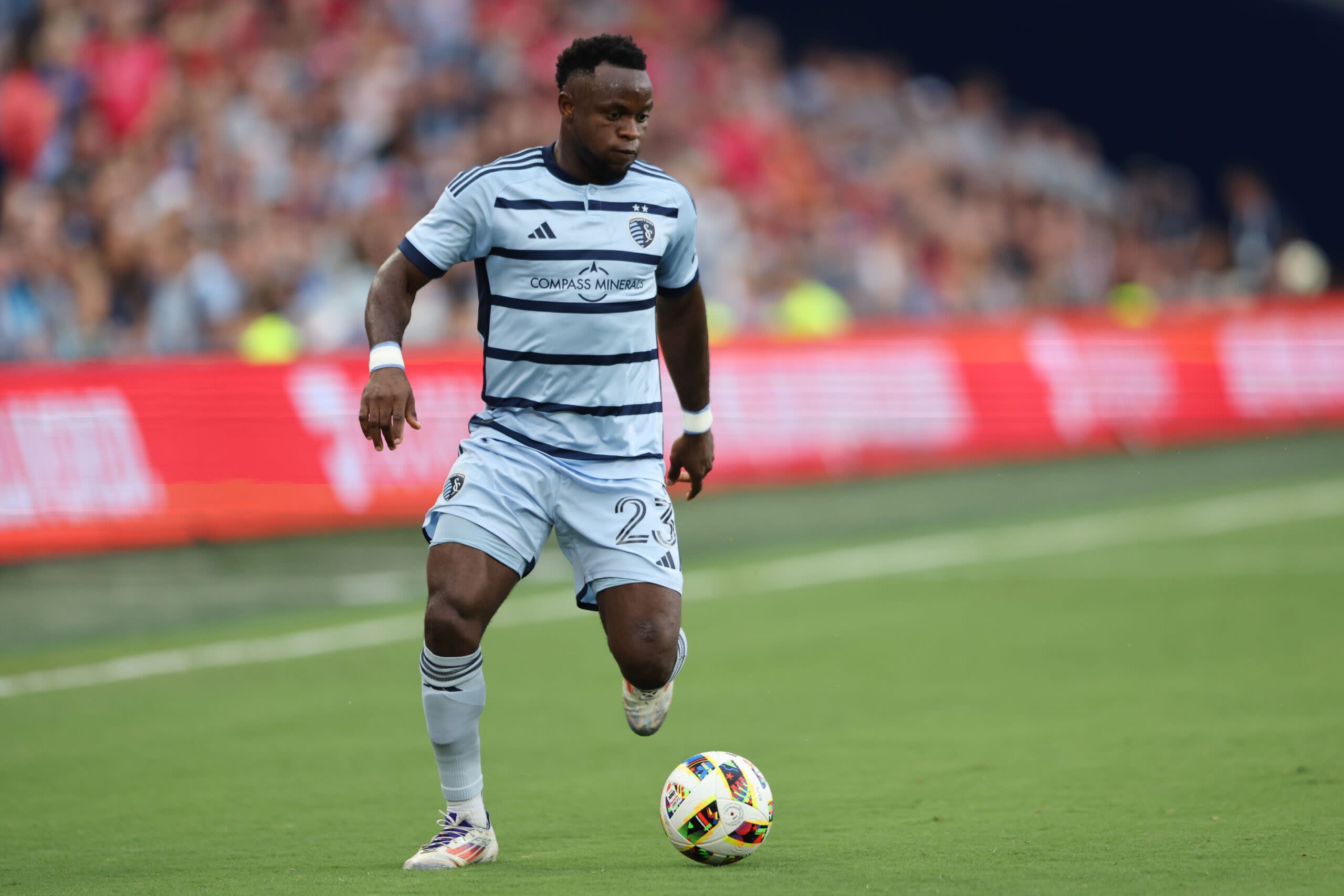 Stunning diving header saves Sporting KC against Chicago Fire