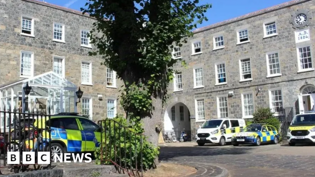 Watchdog calls for review of Guernsey Police complaint system