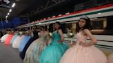 Quinceañeras viajan en el Tren Interurbano "El Insurgente"