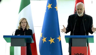HRW alerta de que el acuerdo migratorio entre Italia y Albania es una "farsa" que facilita el "abuso"