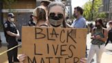 Black Lives Matter cumple 10 años con renovado exhorto a retirar fondos a la policía
