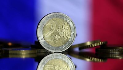 Euro falls as markets brace for French post-election gridlock