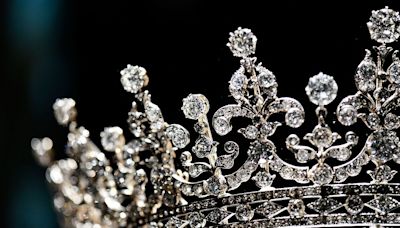 Empress Masako Wears Stunning Imperial Chrysanthemum Tiara to State Banquet