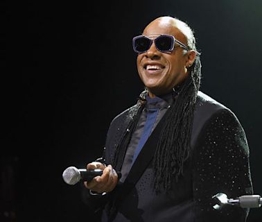 Stevie Wonder surprises Johns Hopkins grads with live commencement performance