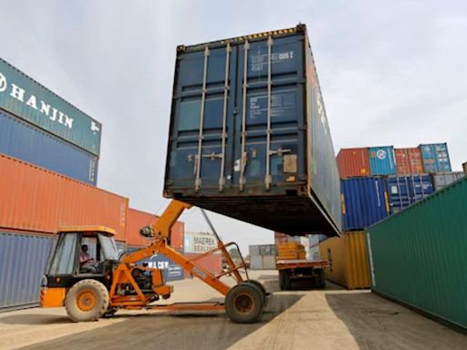 India's exports rise by 2.5% in June, imports up by 5%