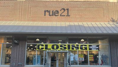 National clothing retailer will close all its stores, including 3 in Kansas City area