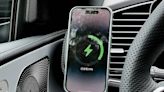 支援MagSafe高達15W無線快充的《Belkin BOOST↑Charge Pro車用無線充電器》搭配《Belkin 37W雙連接埠車用充電器》開箱動手玩