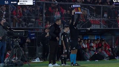 Récord: Apolonio debutó en Riestra y es el más joven en jugar en Primera en la historia del fútbol argentino