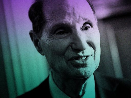 Ron Wyden Fears Congress Is About to Enable a Spying Dragnet