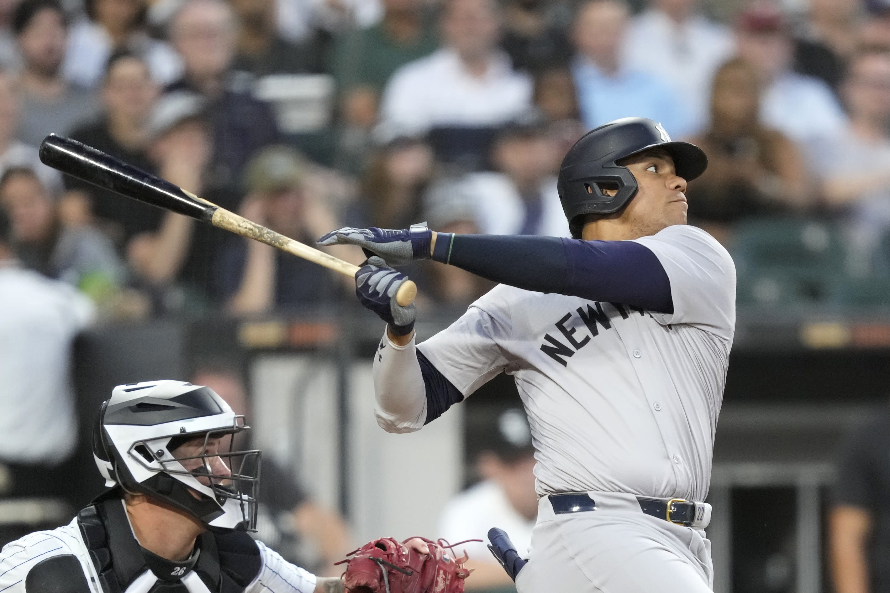 Crawford carries perfect game into 6th inning, Wong hits 3-run HR as Red Sox beat Rangers 9-4