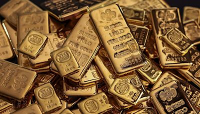 Gold Holds Gain as Rate-Cut Hopes Rise Before US Payrolls Data