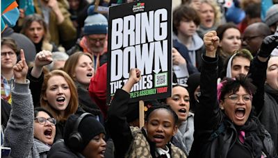 英國爆10年來最大「聯合罷工」！全國85%學校停課、地鐵大站全停駛
