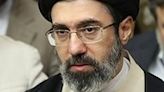 El hijo de Alí Khamenei gana poder en las sombras tras la muerte repentina de Ebrahim Raisi, posible sucesor de su padre