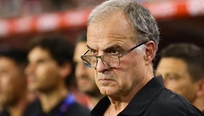 Con tan solo tres defensas ‘el Loco’ Bielsa intentará frenar a los goleadores de la selección Colombia