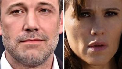 Ben Affleck, il figlio 15enne fa coming out e diventa Fin: in giacca e cravatta alla commemorazione della morte del nonno