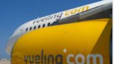 Vueling, multada con 28.000 euros por negar el embarque a una mujer por su escote