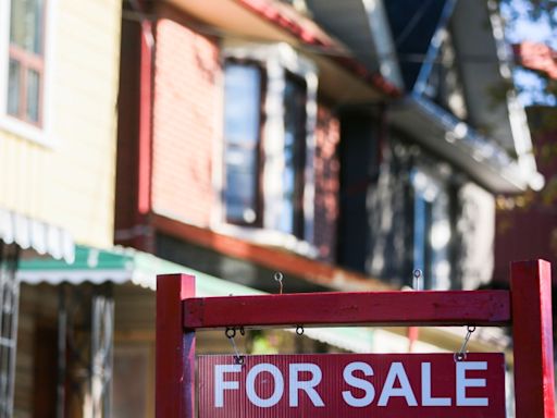 Trying to sell or buy a home this summer? What a realtor says you should know