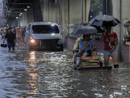 Flood disrupts PHL transport - BusinessWorld Online