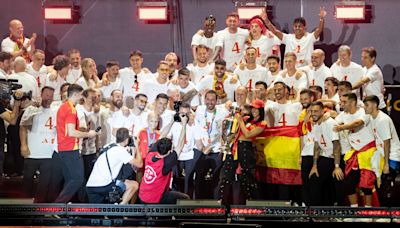 Los mejores momentos de la celebración de la Eurocopa por las calles de Madrid