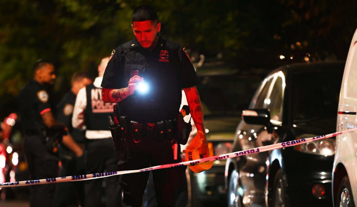 Brooklyn shooting leaves man dead, another grazed: cops