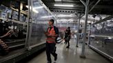 Salarios de los trabajadores completan 13 meses de alzas en abril - La Tercera