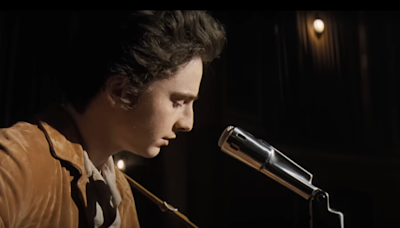 Timothée Chalamet méconnaissable en Bob Dylan dans les premières images du biopic “A Complete Unknown” (VIDEO)