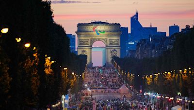 Paris-2024: Desfile dos Campeões ocupa a Champs-Élysées como último capítulo dos Jogos Olímpicos