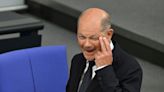 Scholz steht Abgeordneten im Bundestag Rede und Antwort