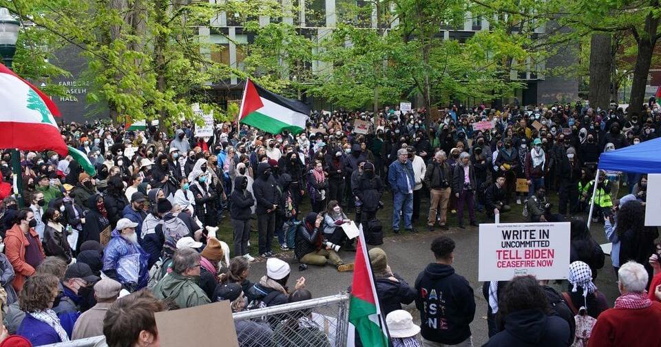 Portland State standoff with protesters continues as students, faculty urged to stay away