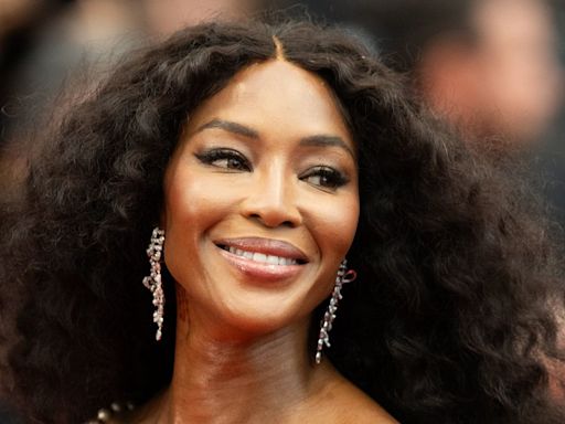 Naomi Campbell joins the itsy bitsy bikini club in bandeau number