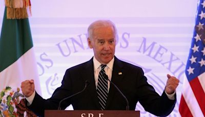 Otro desliz más de Biden: lee "pausa" en un discurso en Washington