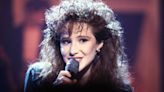 ‘I Think We’re Alone Now’: Tiffany brings 80’s nostalgia to West Ridge Mall with live show