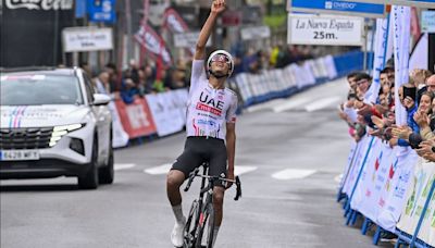 El ciclista mexicano Isaac del Toro gana la primera etapa de la Vuelta a Asturias | El Universal