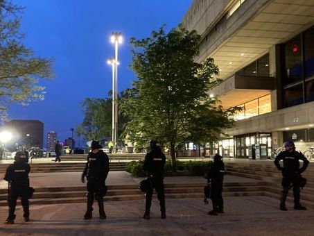 Police crack down on pro-Palestinian protestors at MIT, before dawn on Friday - The Boston Globe