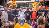 Òmnium Cultural recibe a los activistas independentistas: 'Hoy termina un exilio, pero queda otro'