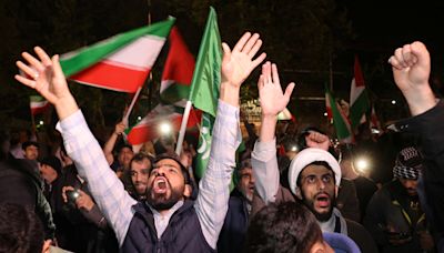 上萬伊朗人 聚集支持報復行動