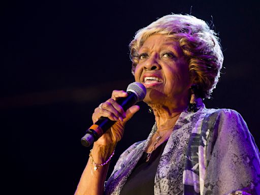 Cissy Houston, cantante de góspel galardonada y madre de Whitney Houston, muere a los 91 años