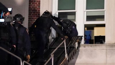 La policía de Nueva York irrumpe en un edificio de la Universidad de Columbia que había sido tomado por los estudiantes