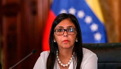 Venezuela: a la vicepresidenta Delcy Rodríguez se le cayó un árbol encima durante el paso del huracán Beryl