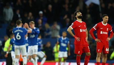 Liverpool sufrió una derrota histórica y se complicó en la pelea por la Premier League: de la burla del Everton a las disculpas de Kloop