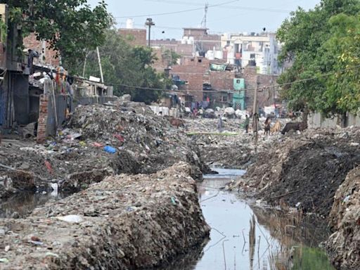 Southeast Delhi residents fearful of heavy rains causing recurrence of sewage backflow into homes