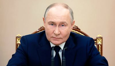Ukraine-Russia news – live: Putin ‘ready to freeze war’ but says Zelensky has no legitimacy after term expiry