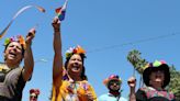 Consulado de México en Fresno por primera vez en su historia toma parte del Pride Parade