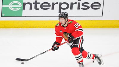 Bruins Should Take Chance on Ex-Blackhawks Forward