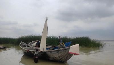 Chhot boat made under Endangered Materials Knowledge Programme sets sail for Calcutta