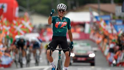 Berrade soloes to Vuelta stage 18 win, O'Connor holds lead