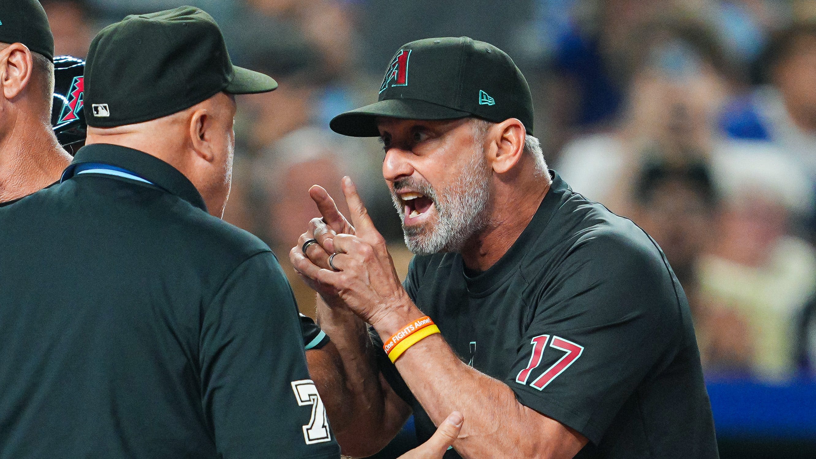 Torey Lovullo ejected in Diamondbacks' loss to Royals to open series